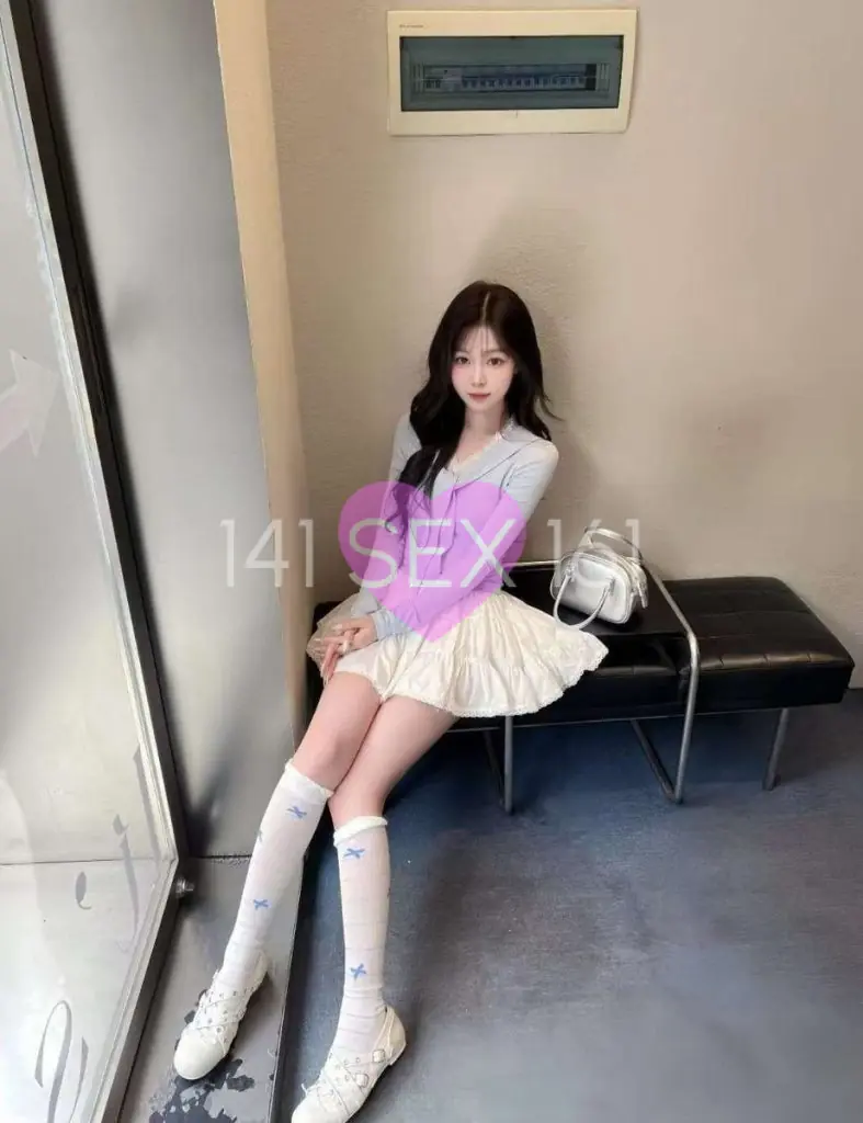 Baoer, Age: 18, Height: 170 cm, Parameters: 32-24-34