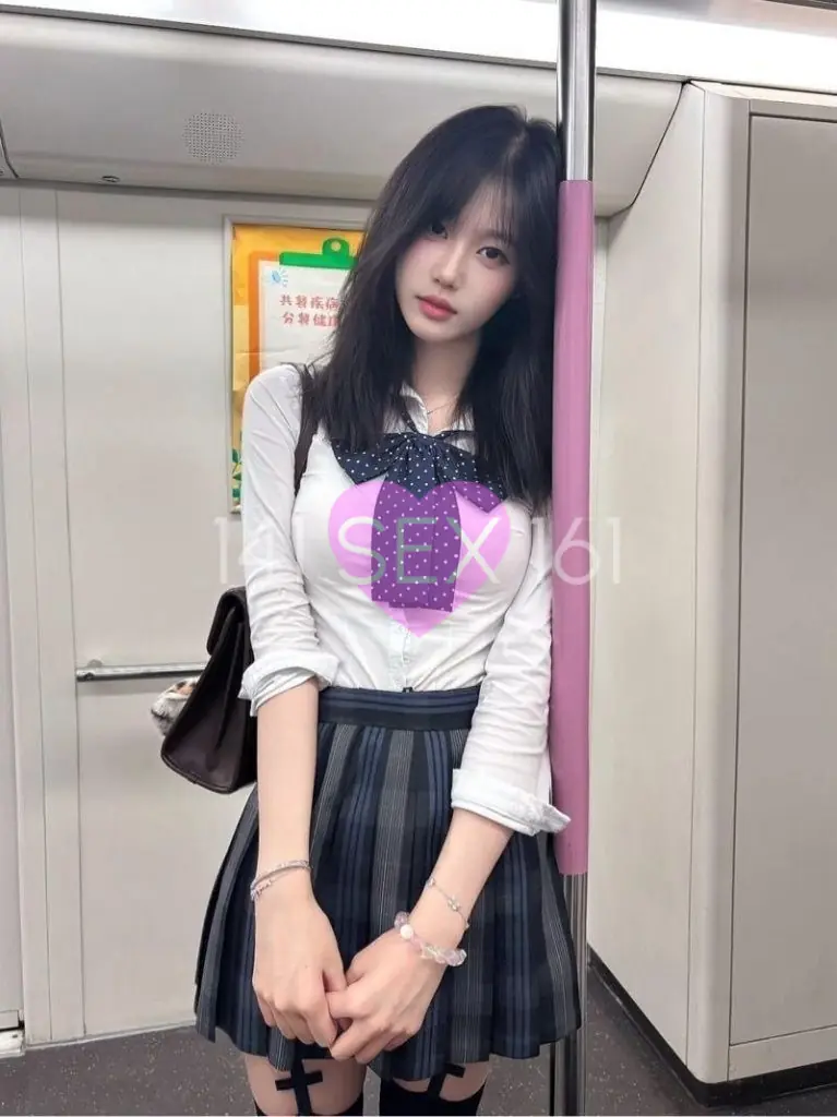 Baoer, Age: 19, Height: 174 cm, Parameters: 34-24-35