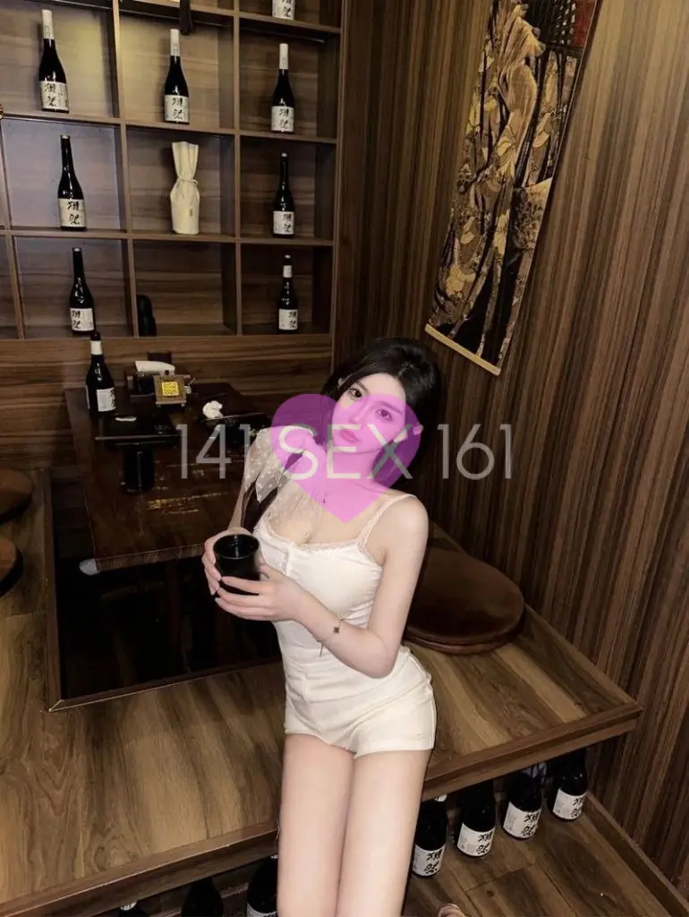 Baoer, Age: 21, Height: 170 cm, Parameters: 32-23-34