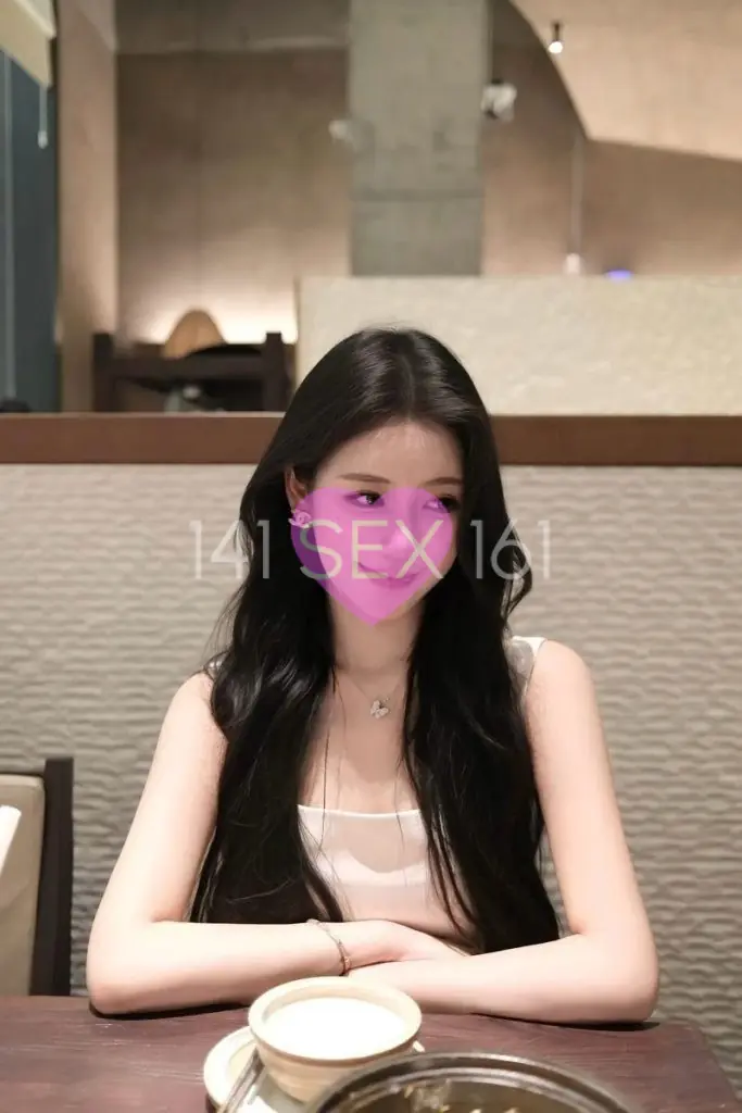 Baoer, Age: 20, Height: 168 cm, Parameters: 34-24-34