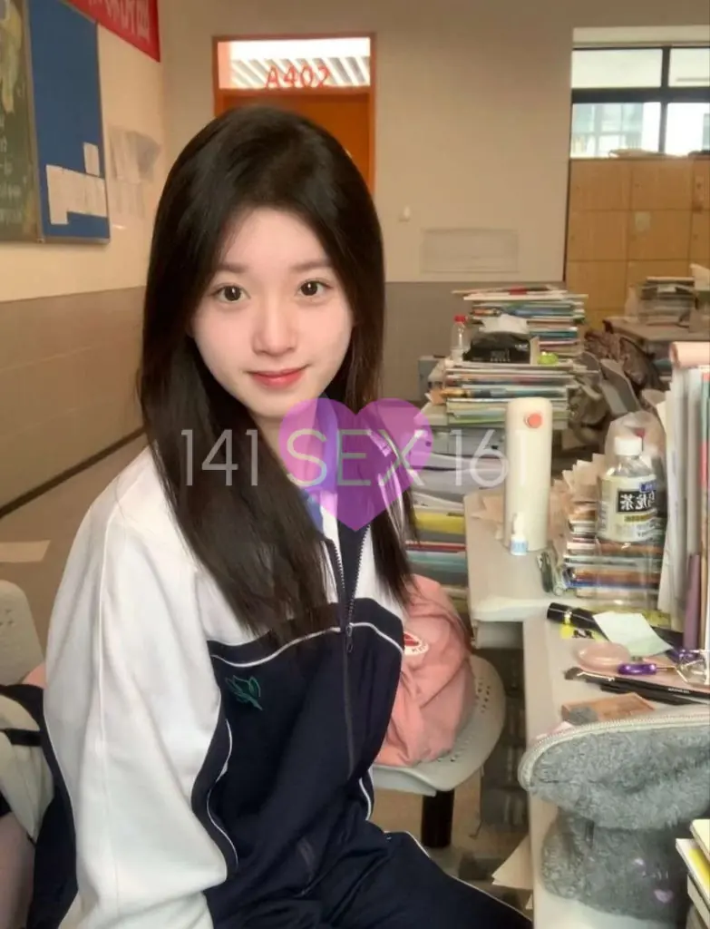 Baoer, Age: 19, Height: 168 cm, Parameters: 33-24-34