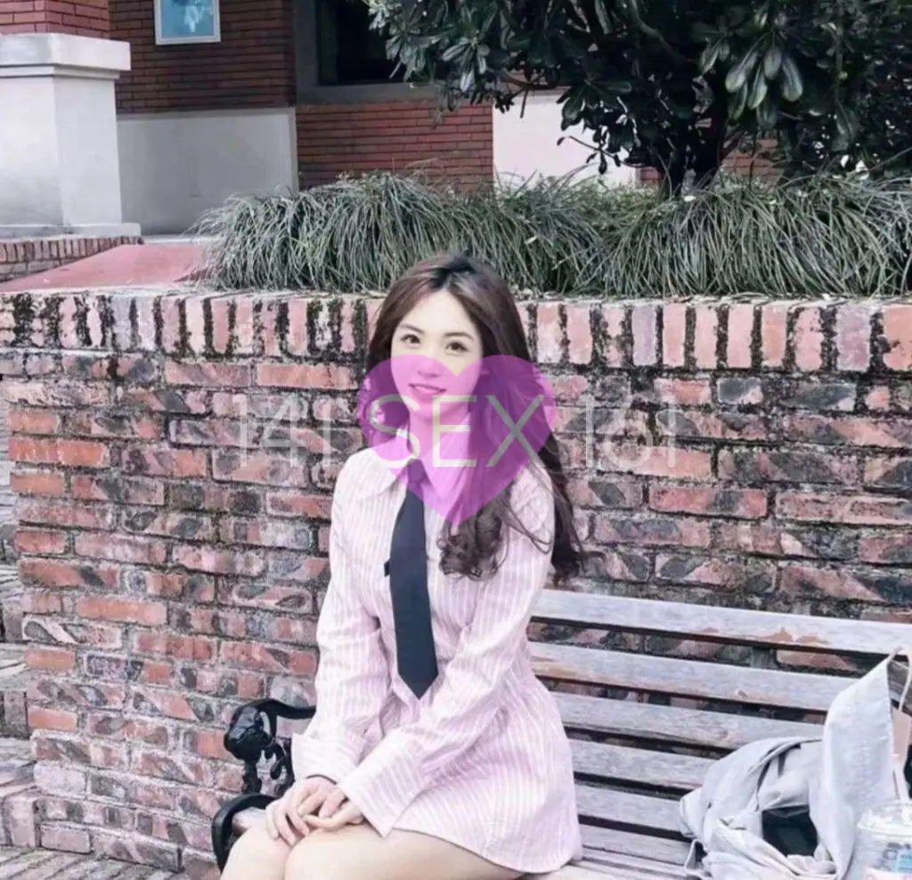 Baoer, Age: 19, Height: 168 cm, Parameters: 34-24-35