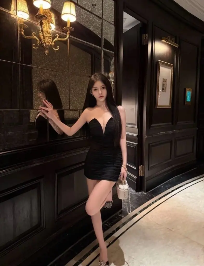 Baoer, Age: 21, Height: 175 cm, Parameters: 34-24-34