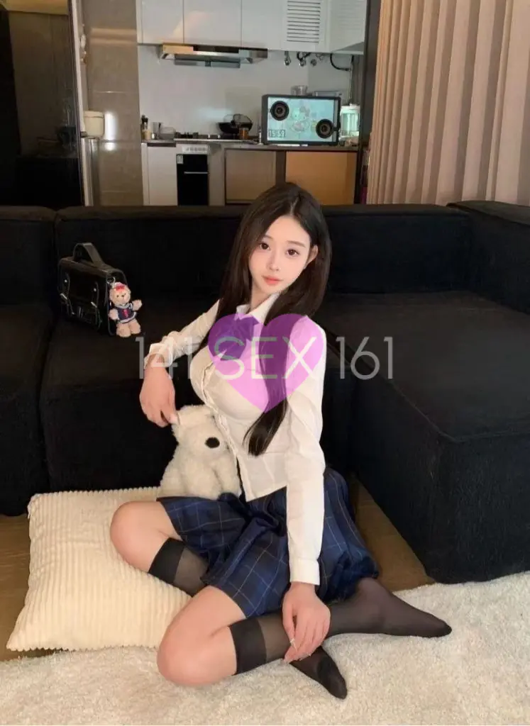 Baoer, Age: 18, Height: 165 cm, Parameters: 34-24-36
