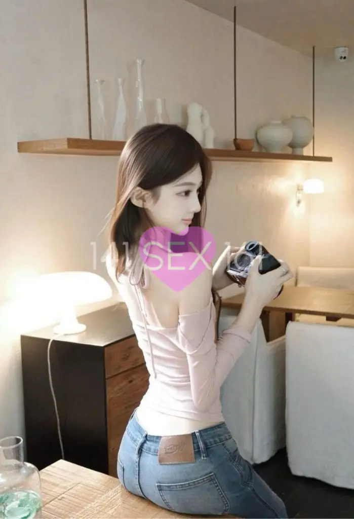Baoer, Age: 19, Height: 170 cm, Parameters: 34-24-36