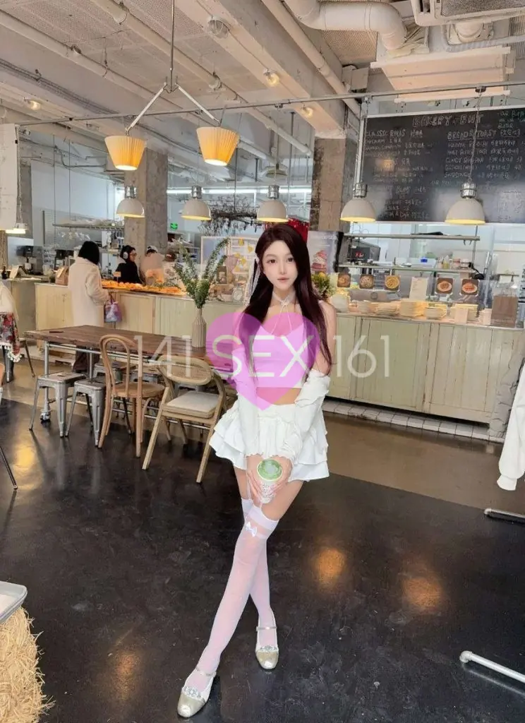 Baoer, Age: 19, Height: 165 cm, Parameters: 32-24-34