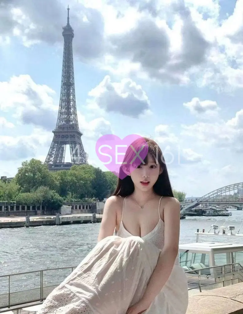 Baoer, Age: 20, Height: 170 cm, Parameters: 34-24-35