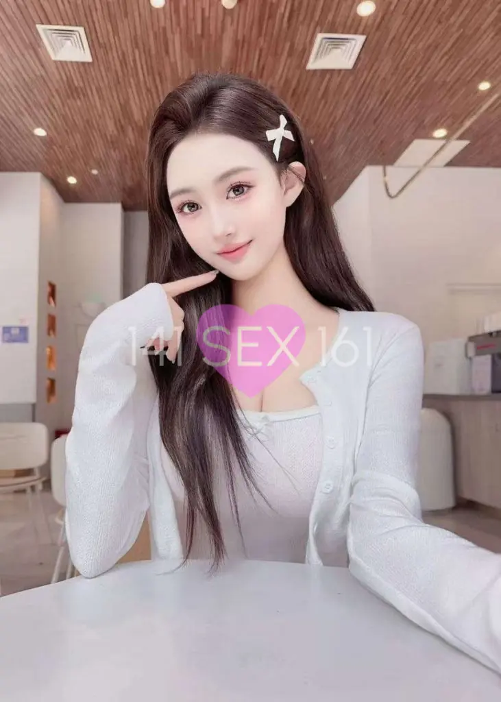 Baoer, Age: 21, Height: 170 cm, Parameters: 34-24-36