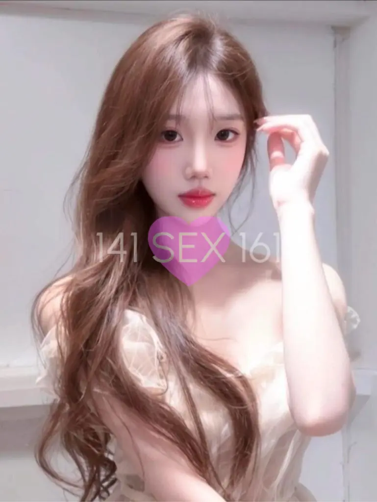Baoer, Age: 21, Height: 170 cm, Parameters: 33-24-35