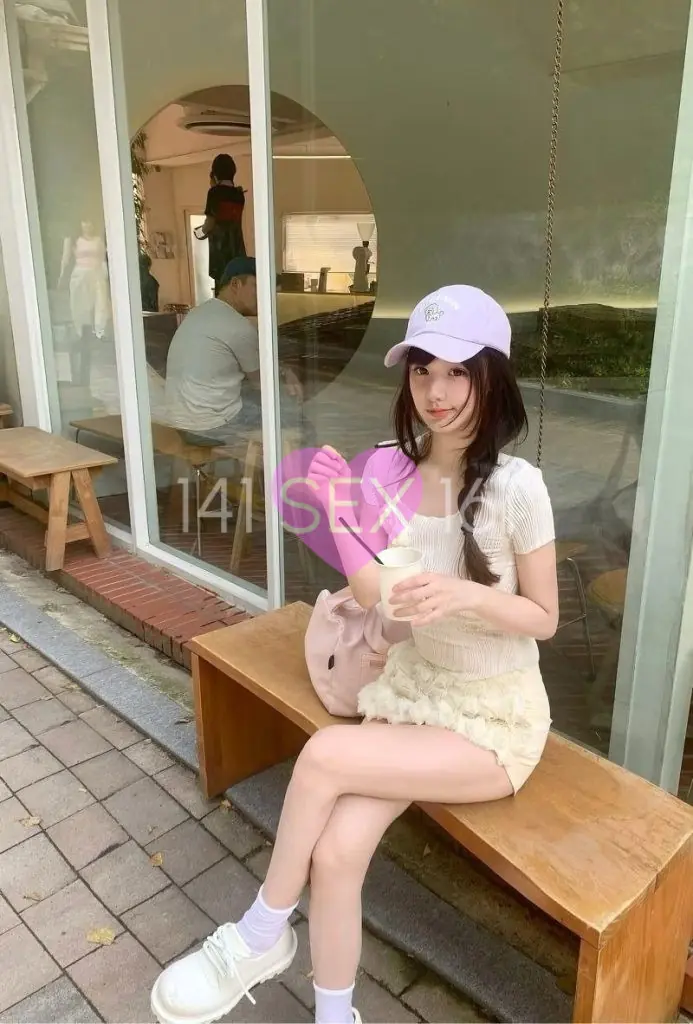 Baoer, Age: 20, Height: 165 cm, Parameters: 32-24-34