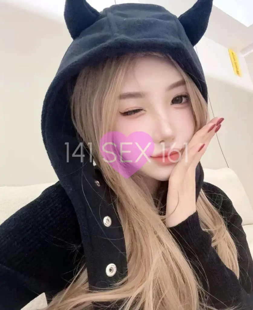 Baoer, Age: 20, Height: 177 cm, Parameters: 34-24-34