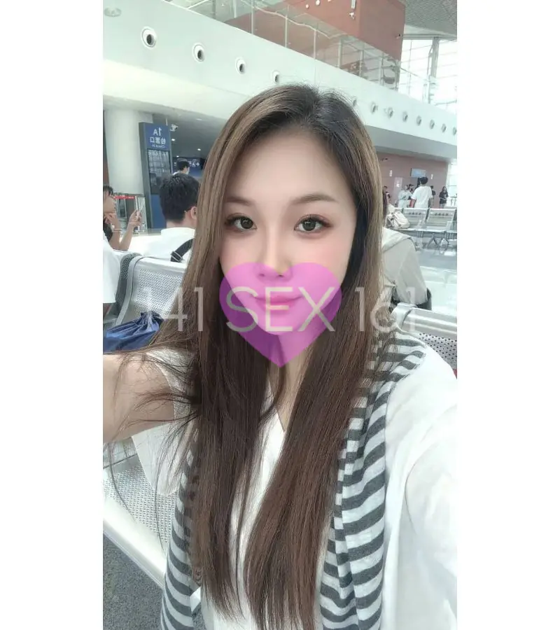 BB, Age: 24, Height: 163 cm, Parameters: 36D - 24 - 35