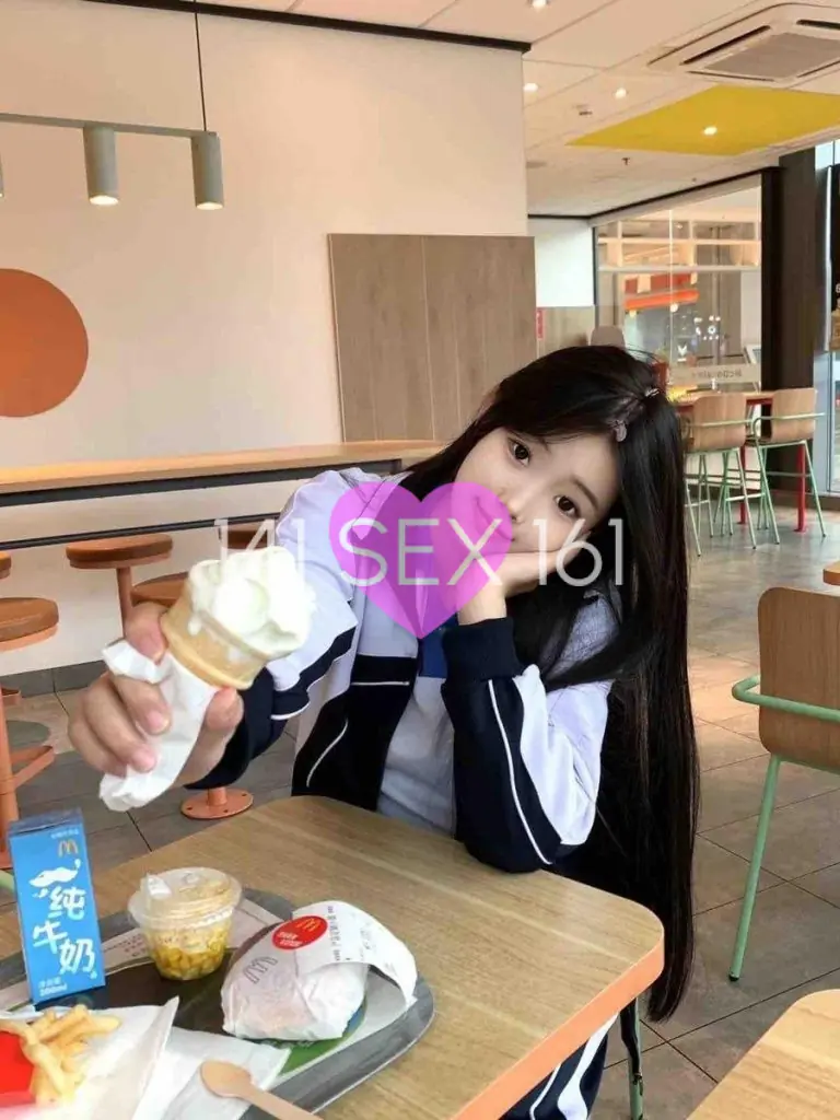 bingxin, 年龄: 20, 身高: 173 厘米, 三围: 32-24-34