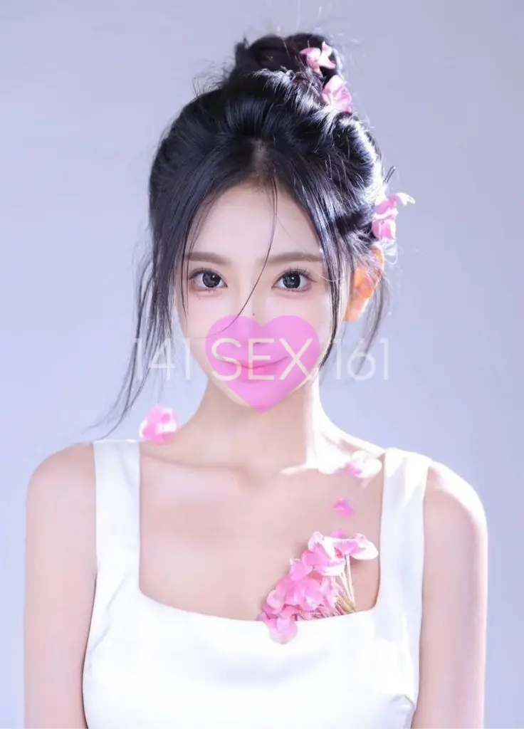chengluo, Age: 20, Height: 176 cm, Parameters: 32-24-34