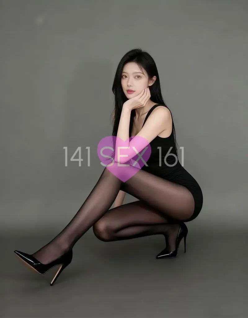 Elena, Age: 26, Height: 176 cm, Parameters: 33-24-35
