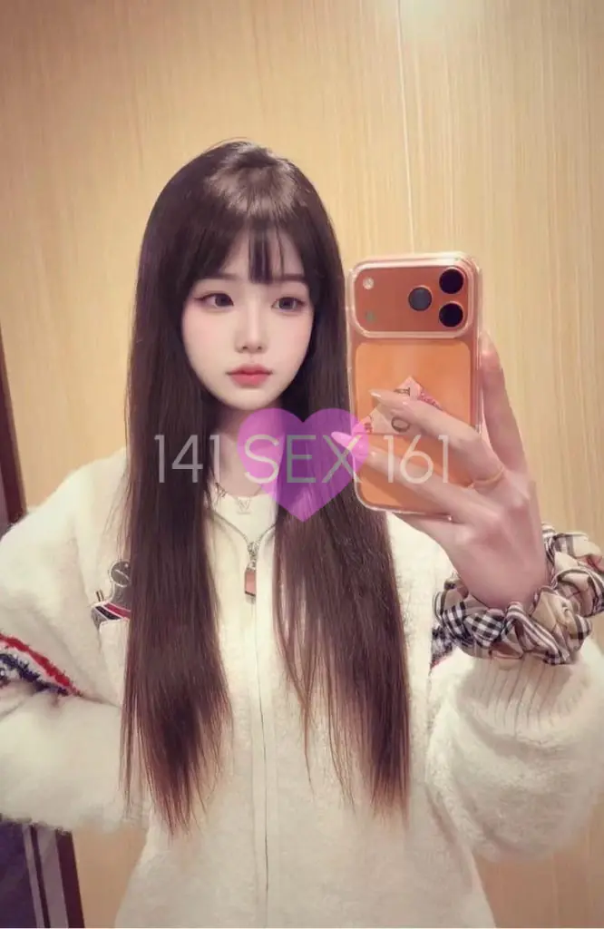 fanqi, Age: 20, Height: 166 cm, Parameters: 33-24-34