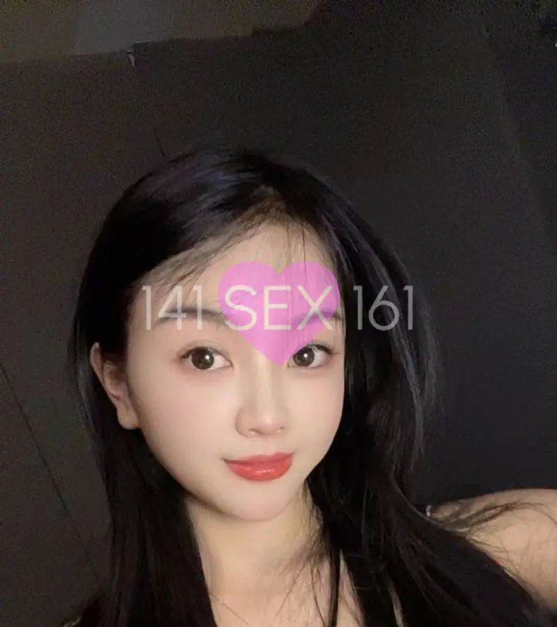 GoGo, Age: 26, Height: 162 cm, Parameters: 38F - 28 - 29