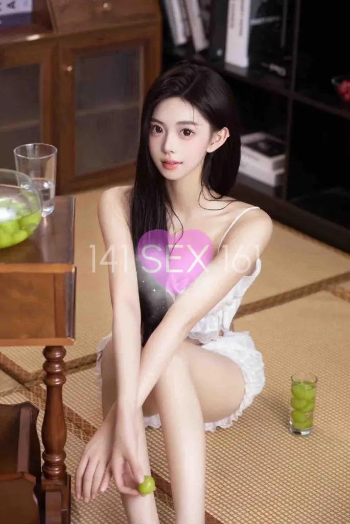 jiayi, Age: 22, Height: 180 cm, Parameters: 32-23-34