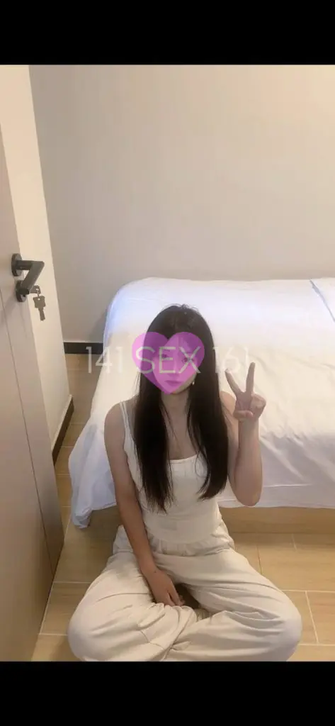 keke, Age: 20, Height: 162 cm, Parameters: 32B-24-34
