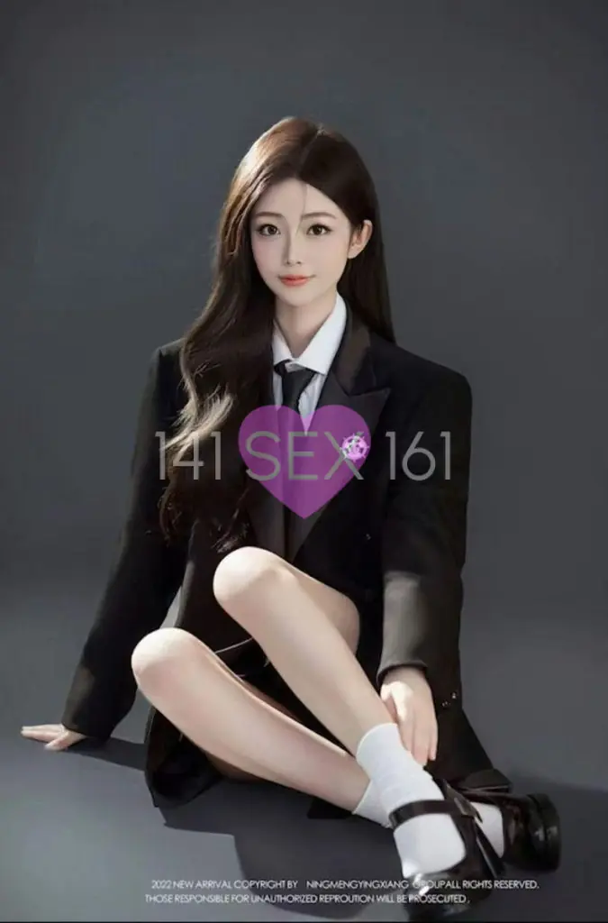 liujin, Age: 18, Height: 161 cm, Parameters: 32-24-34
