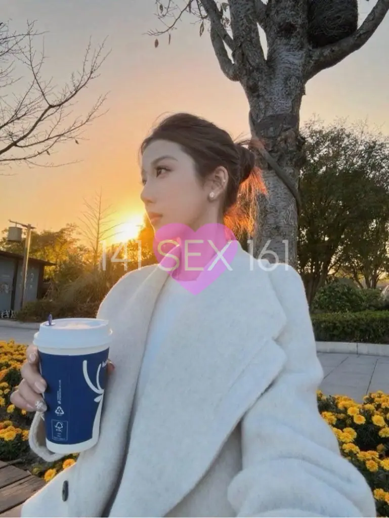 luoqing, Age: 19, Height: 162 cm, Parameters: 32-24-34