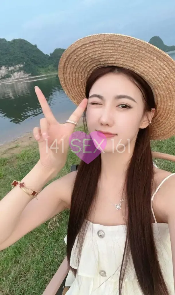 mengying, Age: 20, Height: 164 cm, Parameters: 32-23-34