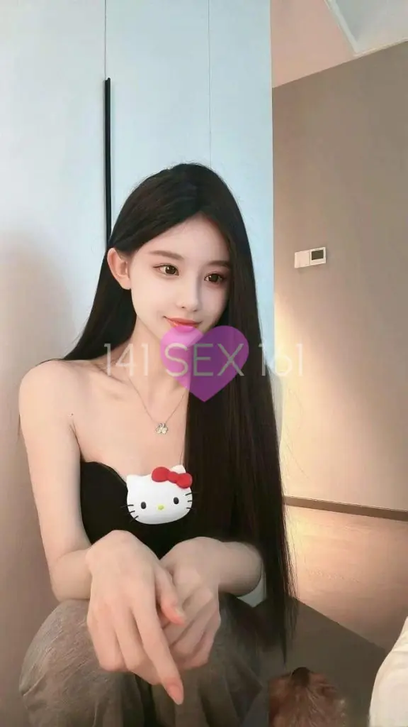 qianji, Age: 19, Height: 172 cm, Parameters: 32-23-34