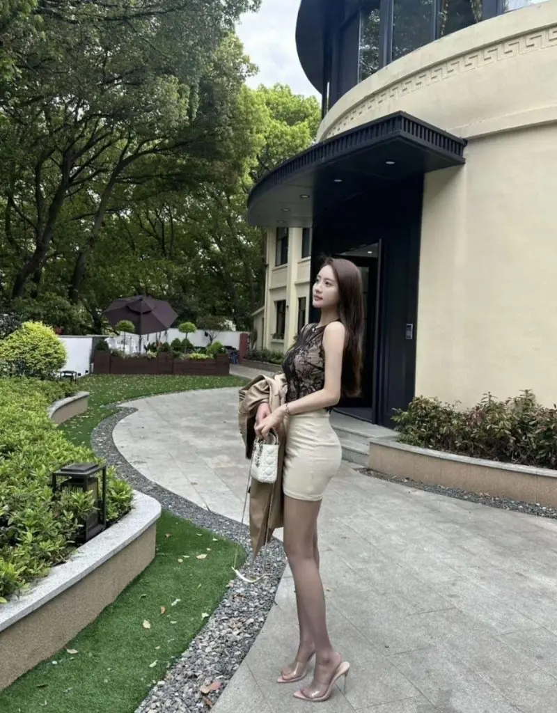 qingluo, Age: 33, Height: 167 cm, Parameters: 34-24-36
