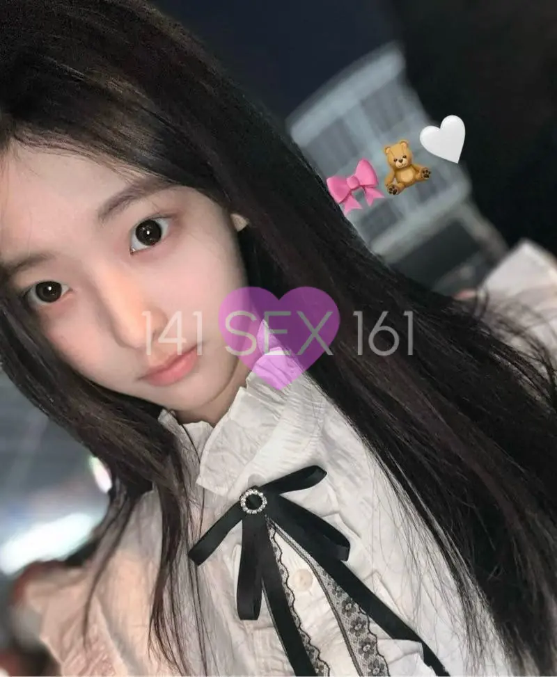 qingwan, Age: 21, Height: 169 cm, Parameters: 32-24-34