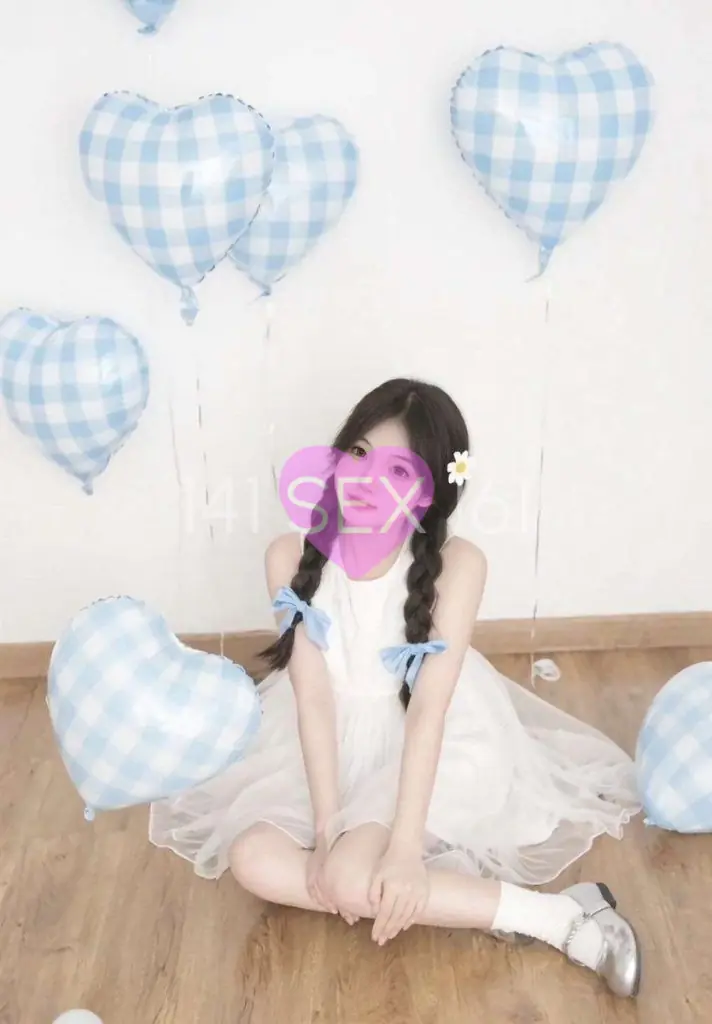 qingyou, Age: 22, Height: 168 cm, Parameters: 32-24-34