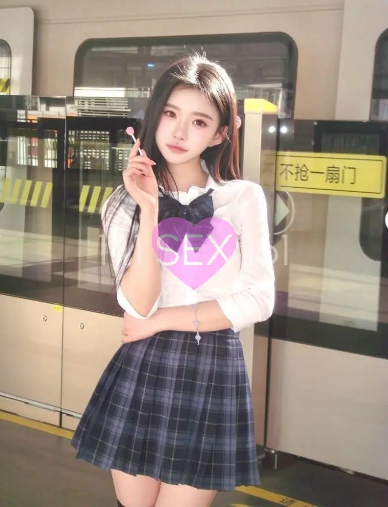 rouche, Age: 22, Height: 160 cm, Parameters: 32-24-34