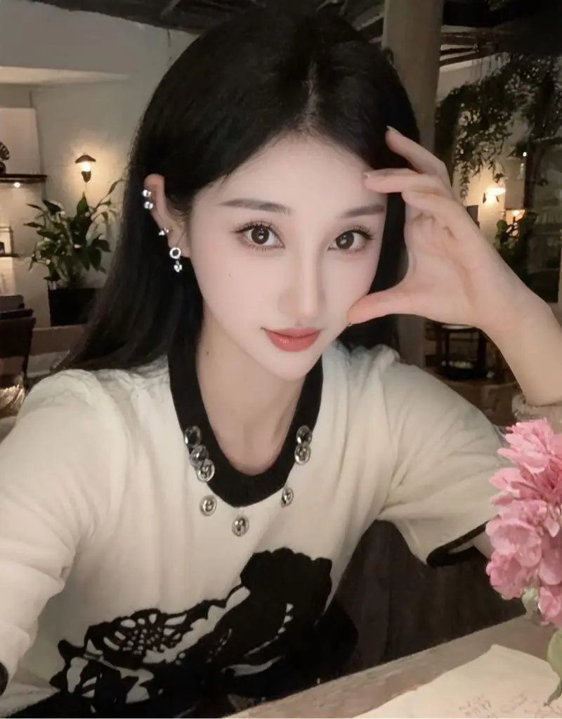 食物, 年龄: 18, 身高: 165 厘米, 三围: 32-24-34