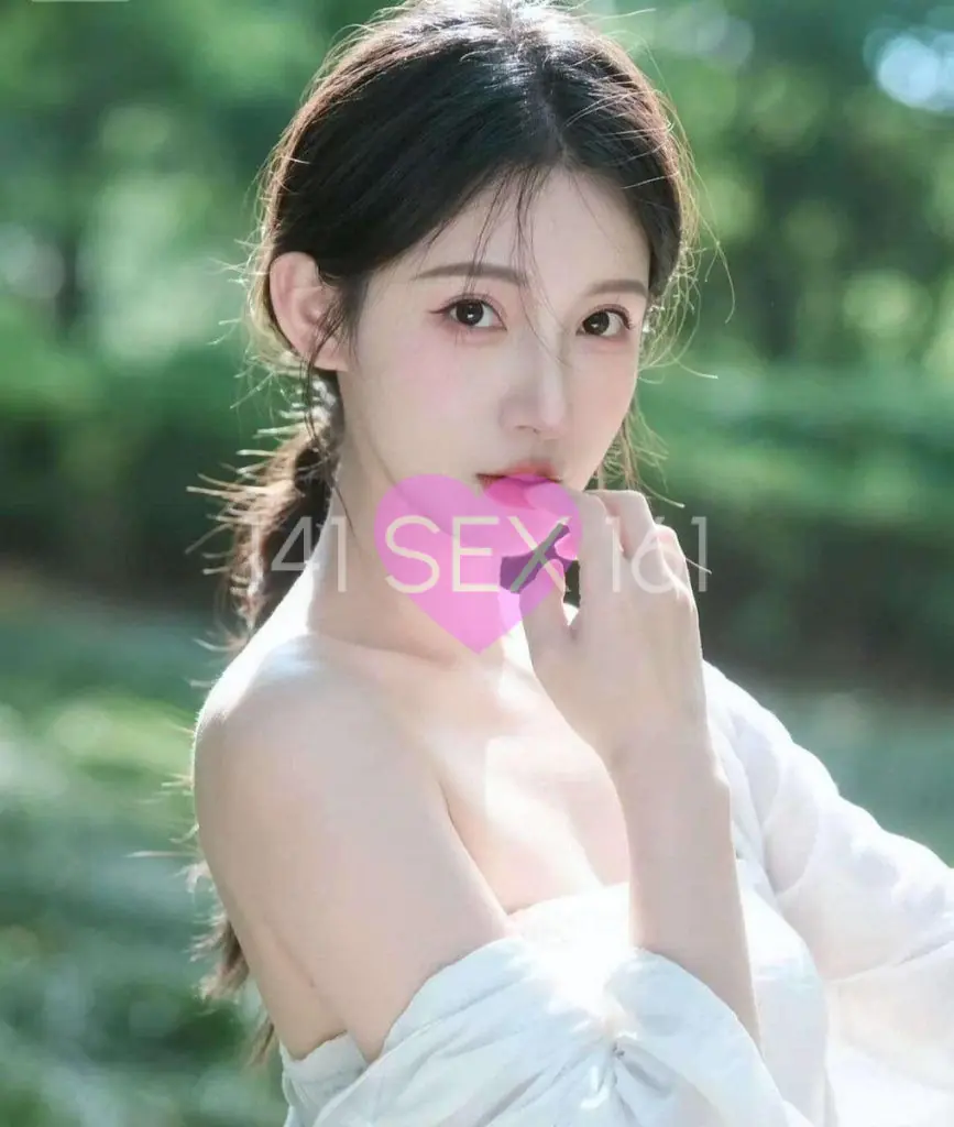 ruojing, Age: 18, Height: 179 cm, Parameters: 32-24-34