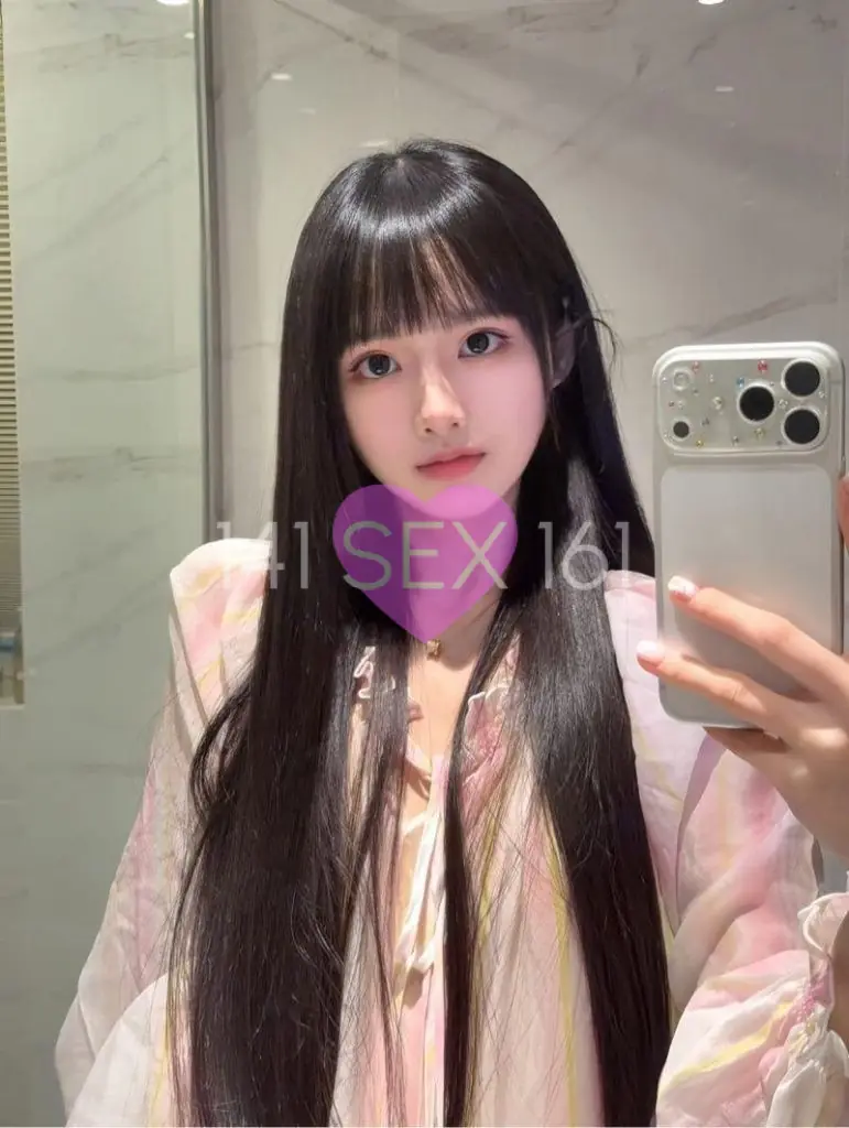 xiaoyan, Age: 20, Height: 175 cm, Parameters: 32-24-34