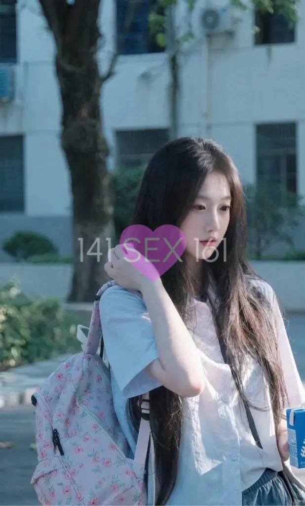 xingnian, Age: 19, Height: 167 cm, Parameters: 32-24-34