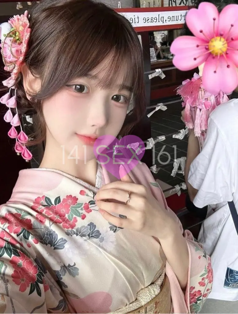xinyang, Age: 22, Height: 173 cm, Parameters: 32-24-34