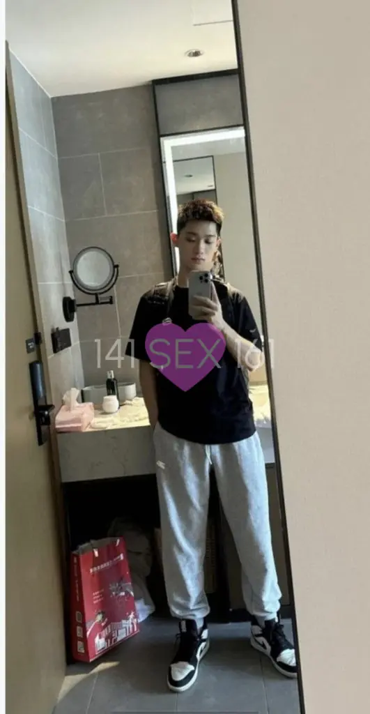 XZ, Age: 28, Height: 185 cm, Parameters: 38-30-36