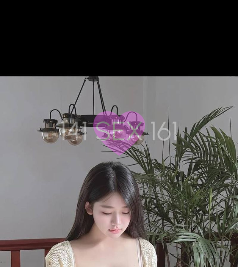 SC, Age: 18, Height: 163 cm, Parameters: 36D - 25 - 37