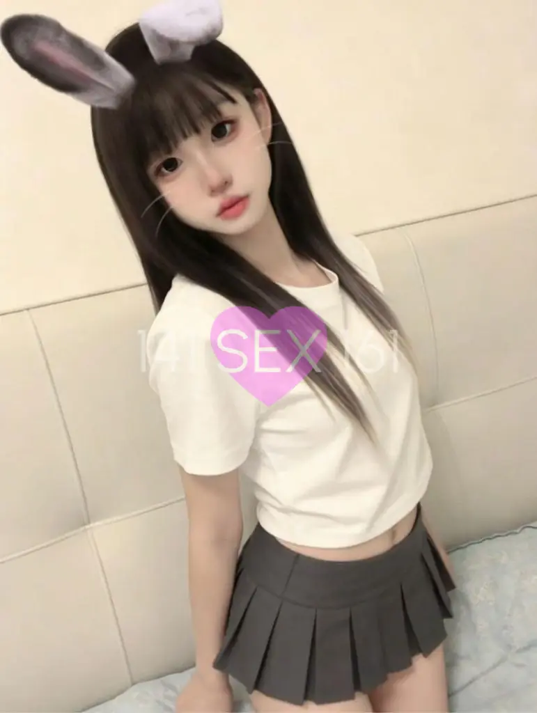 yinuo, Age: 20, Height: 166 cm, Parameters: 33-24-35
