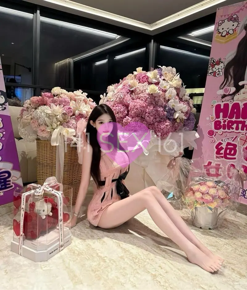 yiran, Age: 21, Height: 175 cm, Parameters: 34-24-35