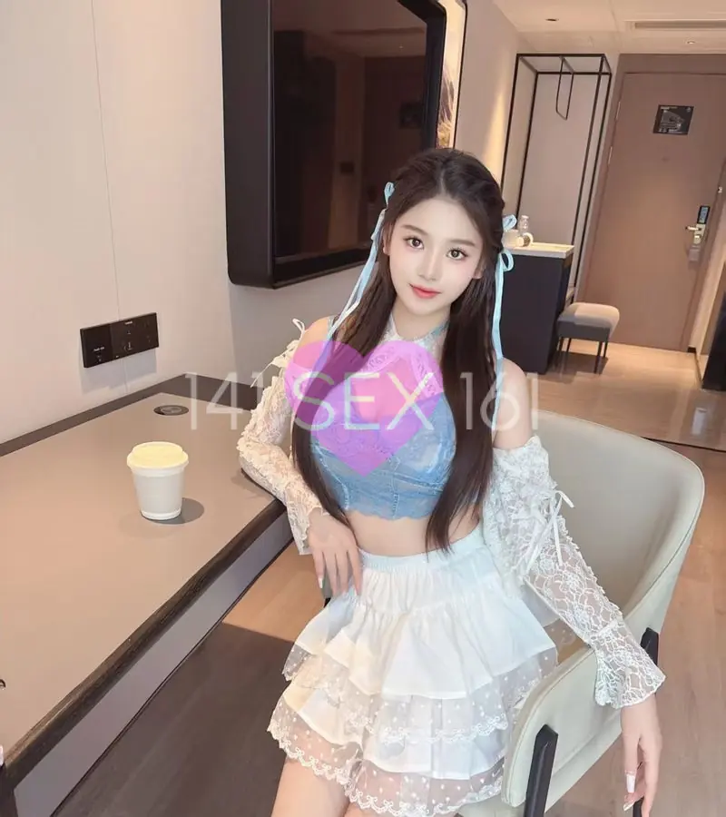 红色的